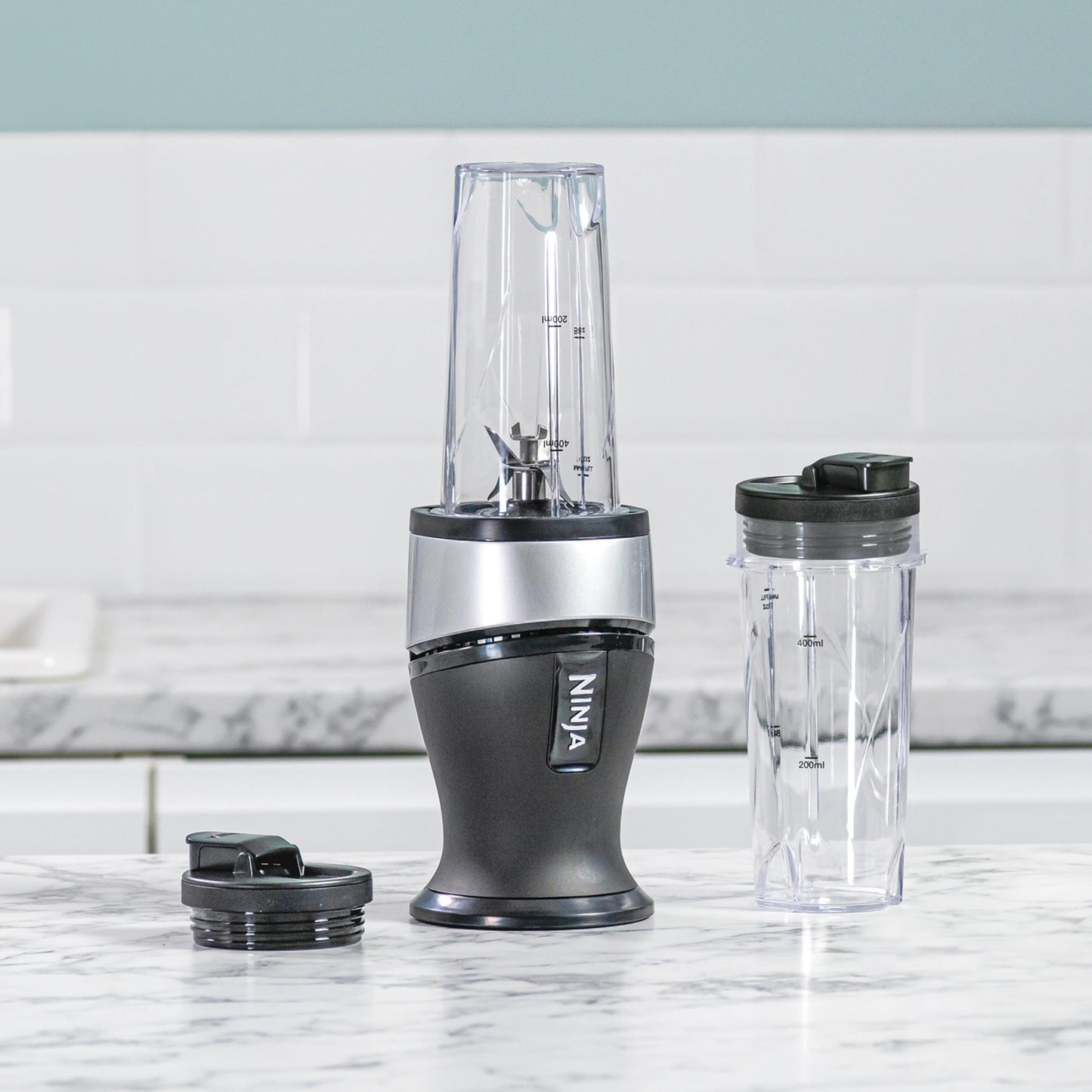 Ninja 700W Slim Smoothie Maker, 2x 470ml Cups with Spout Lids, Crushes Ice & Frozen Fruit