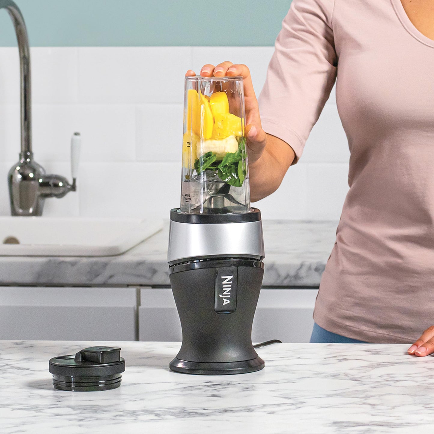 Ninja 700W Slim Smoothie Maker, 2x 470ml Cups with Spout Lids, Crushes Ice & Frozen Fruit